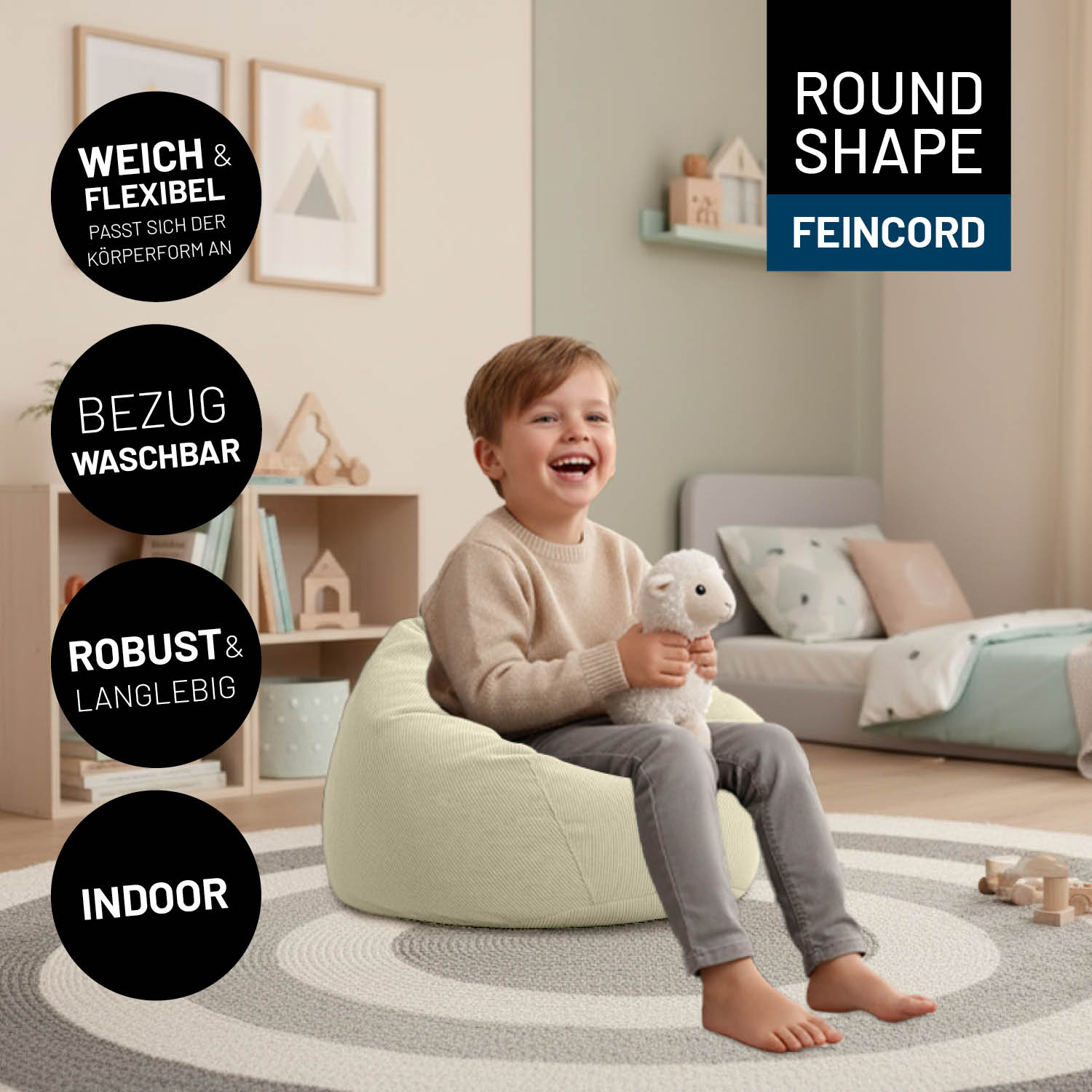 Kind sitzt auf rundem Comfort Line Sitzsack aus Feincord in Beige im Kinderzimmer. Icons zu "weich & flexibel", "waschbarem Bezug", "robust & langlebig" und "Indoor-Nutzung".