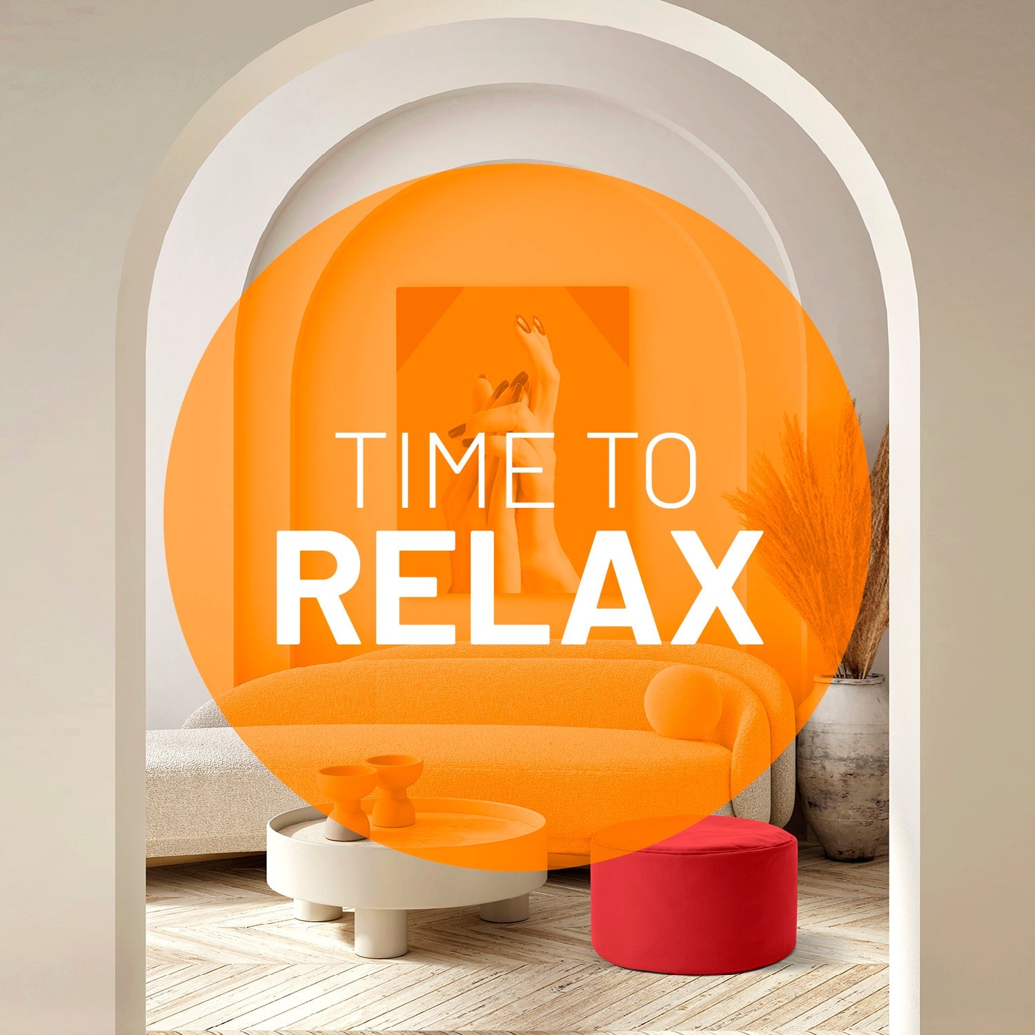 Blick durch einen Torbogen in ein modernes Wohnzimmer mit rotem Pouf  - Gelber Patch mit Aufschrift "Time to Relax".