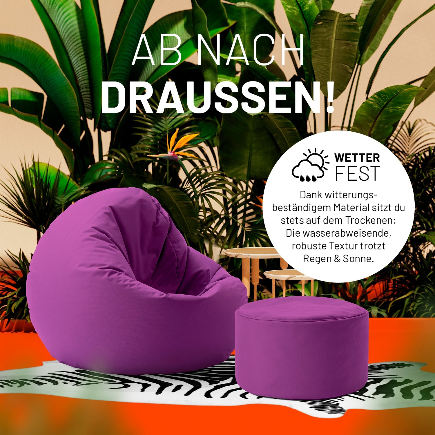 Lilaner Pouf und 2-in-1-Sitzsack auf einer Terrasse mit vielen Pflanzen - "Wetterfest" und "Witterungsbeständiges Material."