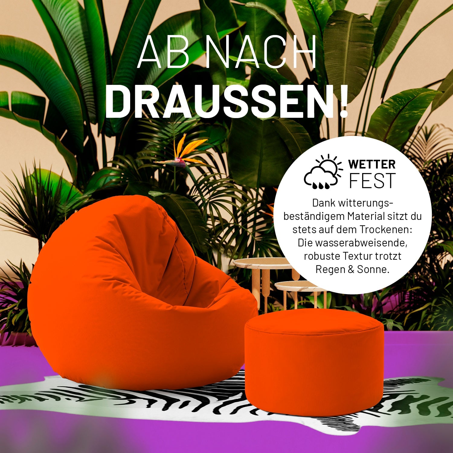 Oranger Pouf und 2-in-1-Sitzsack auf einer Terrasse mit vielen Pflanzen - "Wetterfest" und "Witterungsbeständiges Material."