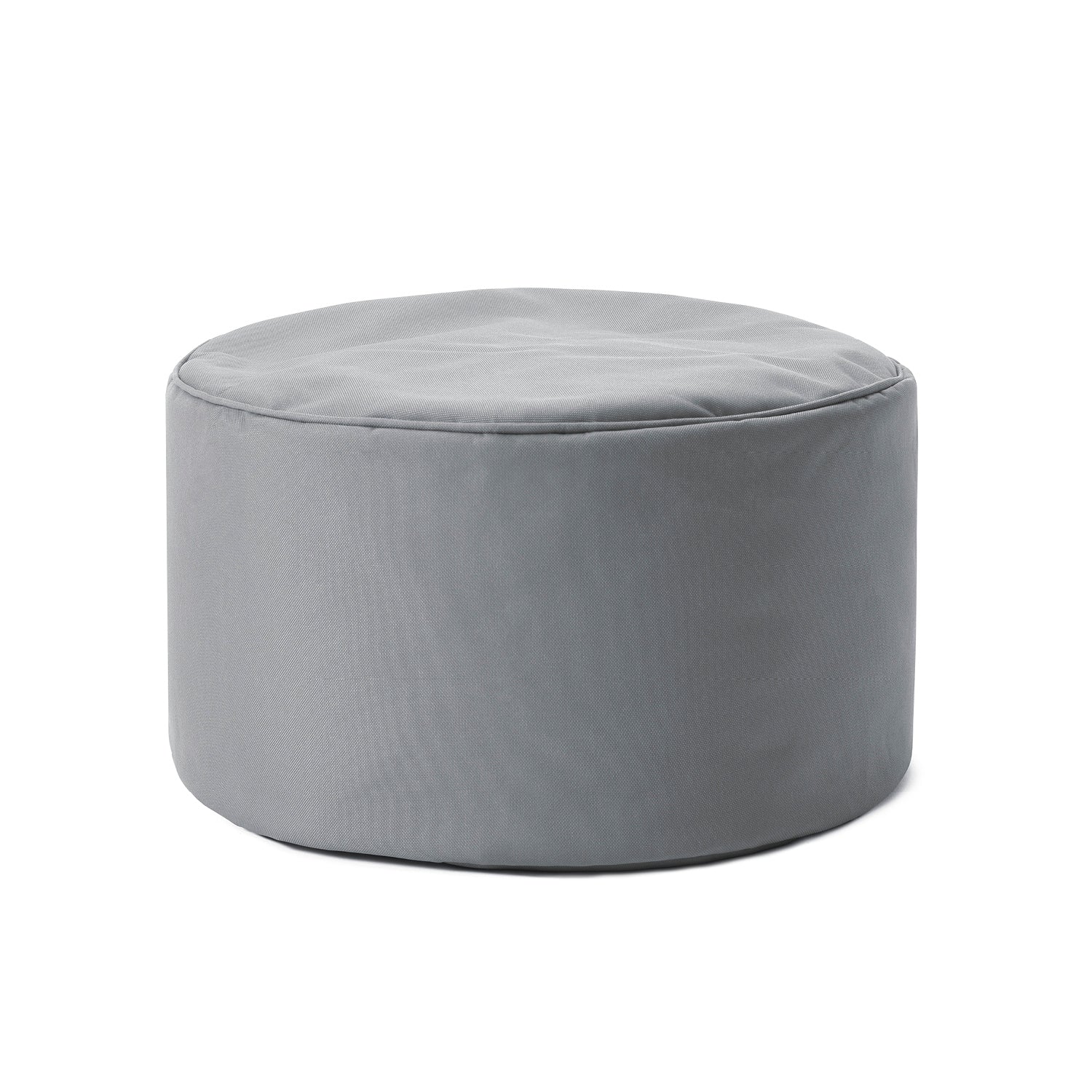 Kompakter Hocker/Pouf/Ablage für Indoor & Outdoor in Grau vor weißem Hintergrund.