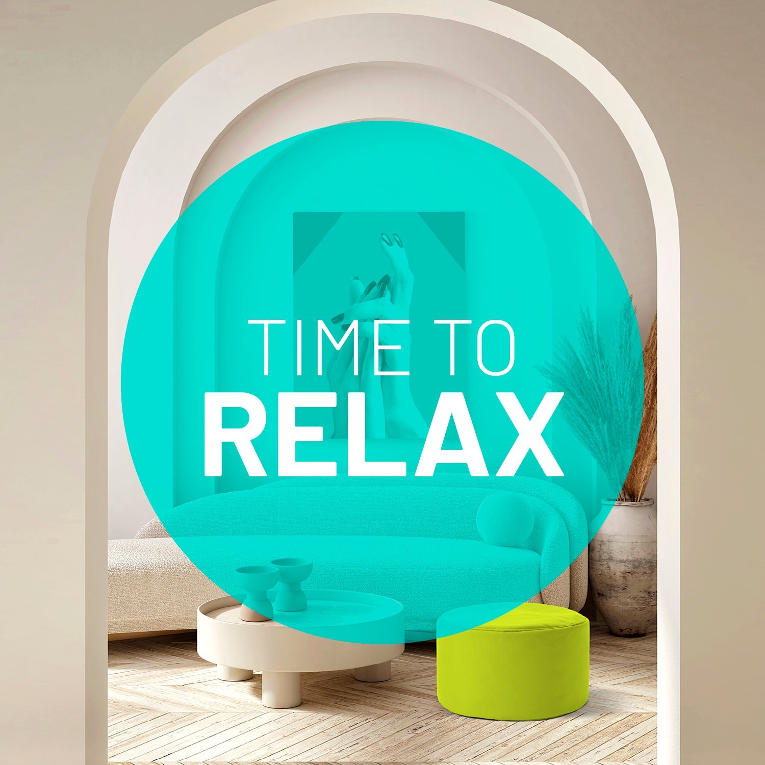 Blick durch einen Torbogen in ein modernes Wohnzimmer mit apfelgrünen Pouf  - Türkiser Patch mit Aufschrift "Time to Relax".