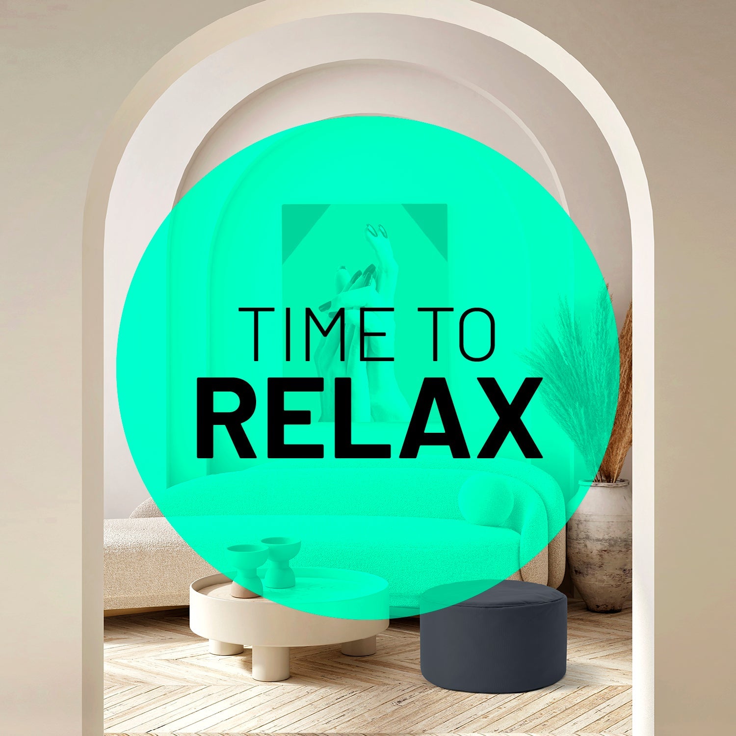 Blick durch einen Torbogen in ein modernes Wohnzimmer mit stahlgrauen Pouf  - Grünen Patch mit Aufschrift "Time to Relax".