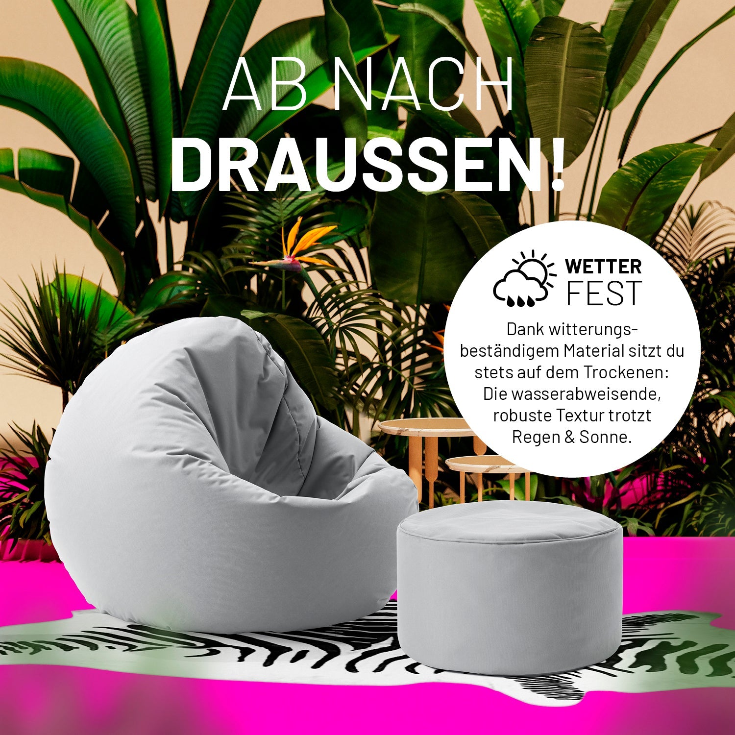Silbergrauer Pouf und 2-in-1-Sitzsack auf einer Terrasse mit vielen Pflanzen - "Wetterfest" und "Witterungsbeständiges Material."