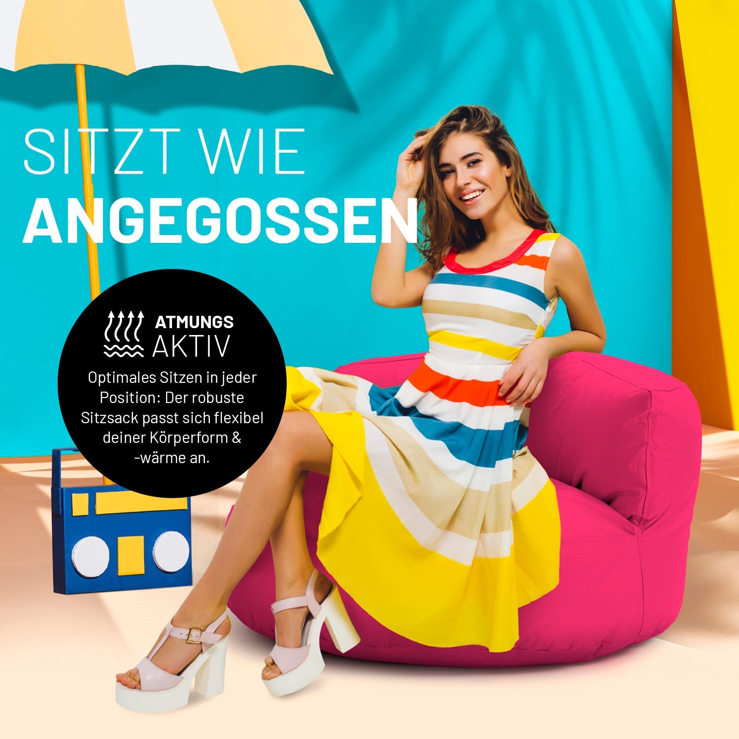 Eine Frau in buntem Kleid sitzt auf dem pinken Sitzsack-Sofa. Icon "Atmungsaktiv" und "Passt sich Körperform und -wärme an".