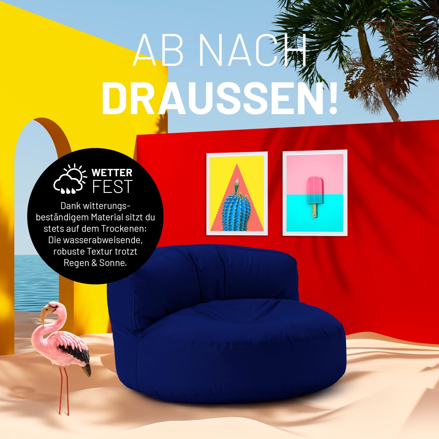 Blauer Lounge-Sitzsack in einer sehr bunten Outdoorszene mit Flamingo und Icon zum "Witterungsbeständigen Material."