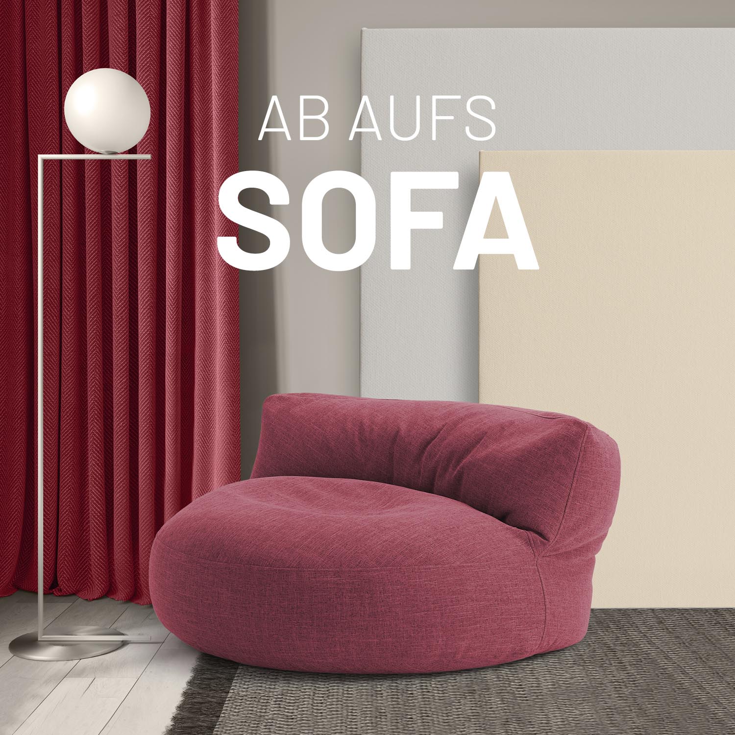 Rotes Sitzsack-Sofa aus der Interior Line in modernen Interior-Design mit Vorhang & Lampe mit Text „AB AUFS SOFA“.
