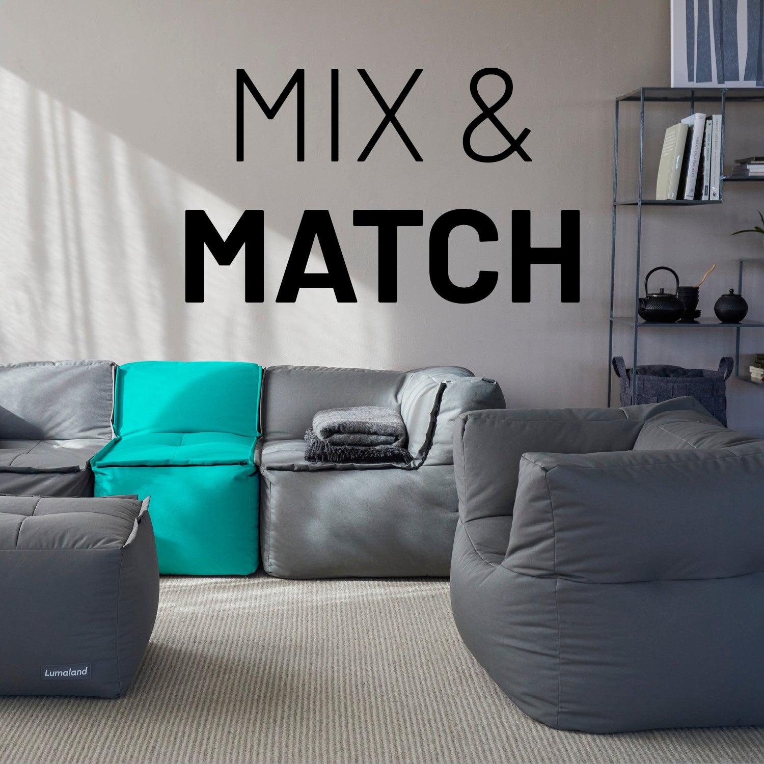Türkise und graue Sitzmöbel im Wohnzimmer mit Mix-&-Fix-Reißverschlusses kombinierbar nach Farbe, Größe oder Form.