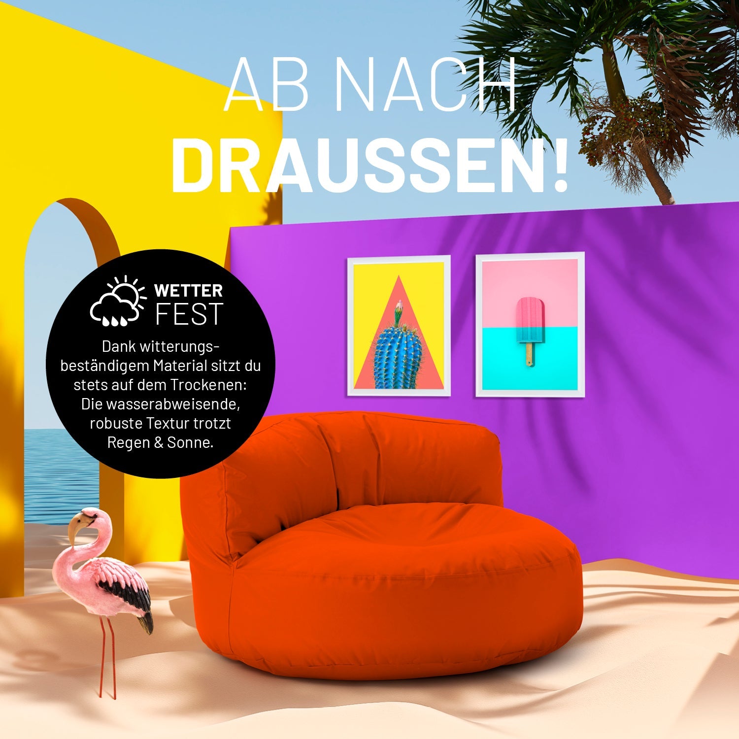Oranger Lounge-Sitzsack in einer sehr bunten Outdoorszene mit Flamingo und Icon zum "Witterungsbeständigen Material."
